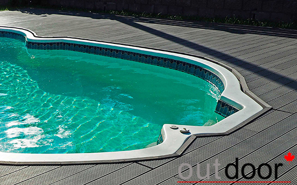 Outdoor swimming pool in a residential building. Фото 1